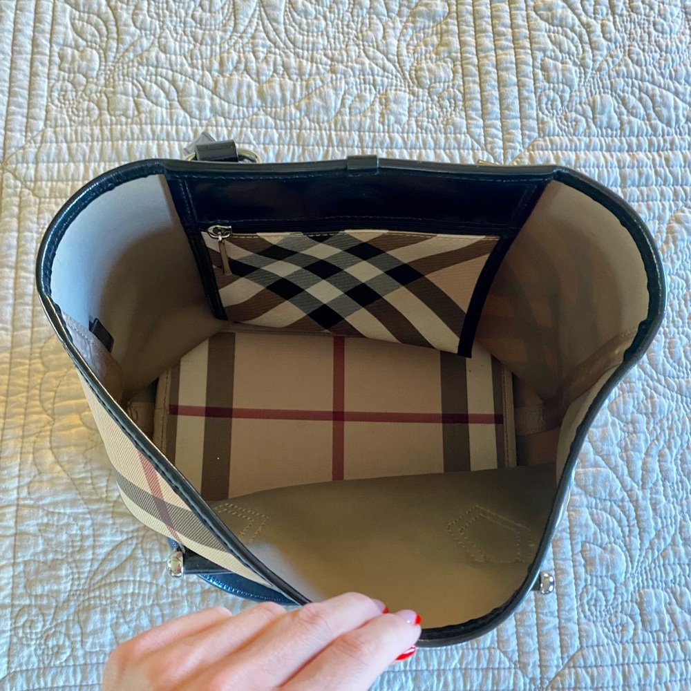 Burberry Beige Nova Check Tote with Black Trim and Red Accents - Picture 2 of 13